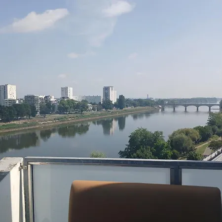 Spacious Modern With View Of The Loire アパート ナント